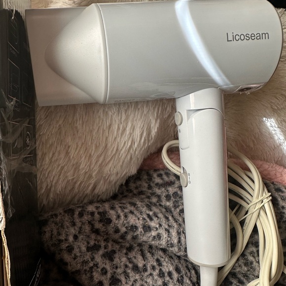 LICOSEAM foldable hair dryer - Picture 3 of 3